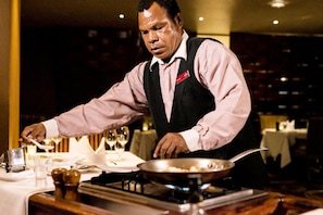 2 restaurants, breakfast, lunch, dinner served; international cuisine
