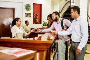 Lobby - Crown Hotel (Port Moresby)