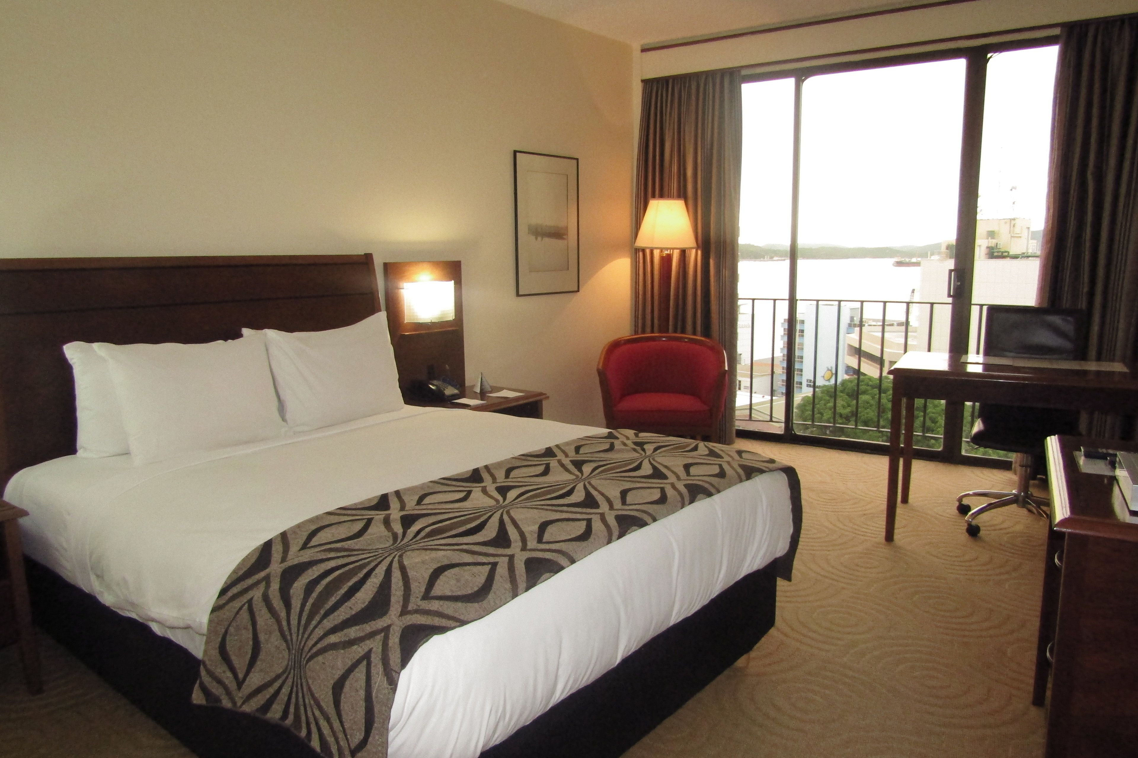 Premium bedding, in-room safe, iron/ironing board, free WiFi