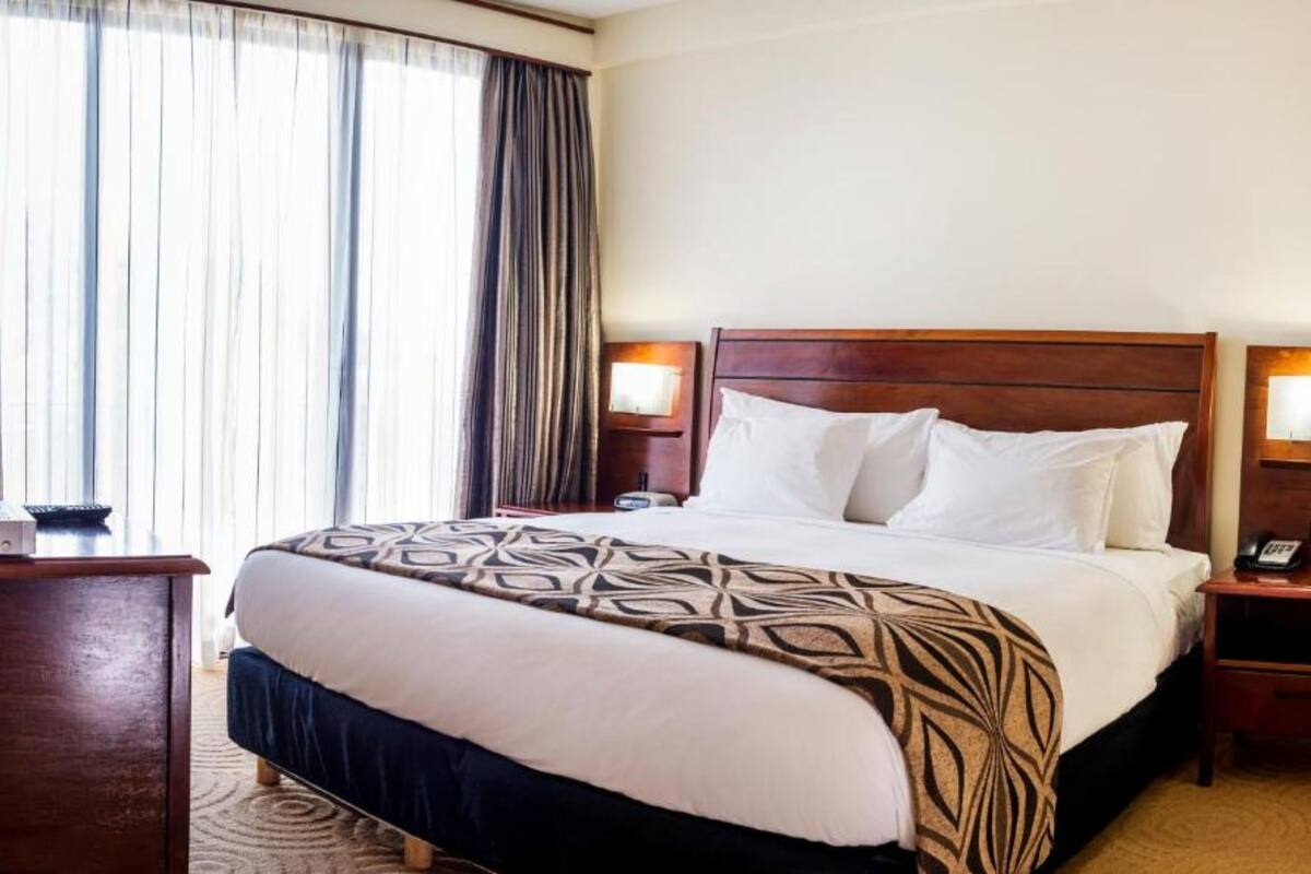 Premium bedding, in-room safe, iron/ironing board, WiFi (free)