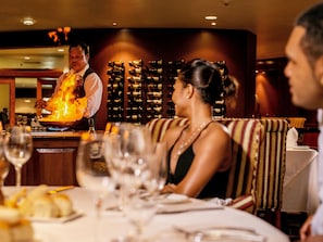 2 restaurants; breakfast, lunch, dinner, and brunch served - Crown Hotel (Port Moresby)