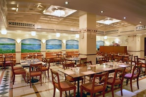 Déjeuner continental (40.00 AED par personne)