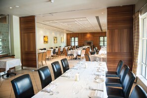 Breakfast and dinner served - Thorpe Park Hotel and Spa (Leeds)