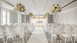 屋内結婚式場