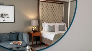 Four Poster Room | 低刺激性寝具、セーフティボックス (室内)、デスク、ノートパソコン用作業スペース