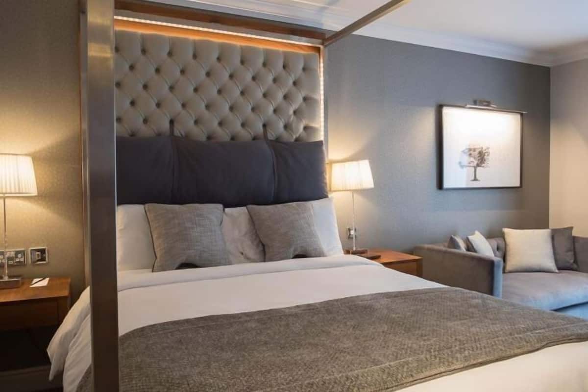 In-room safe, desk, iron/ironing board, free WiFi