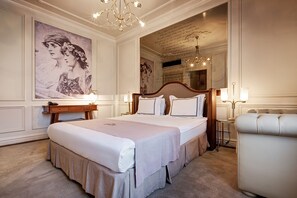 In-room safe, free WiFi, bed sheets - Galata Antique Hotel - Special Class (Istanbul)