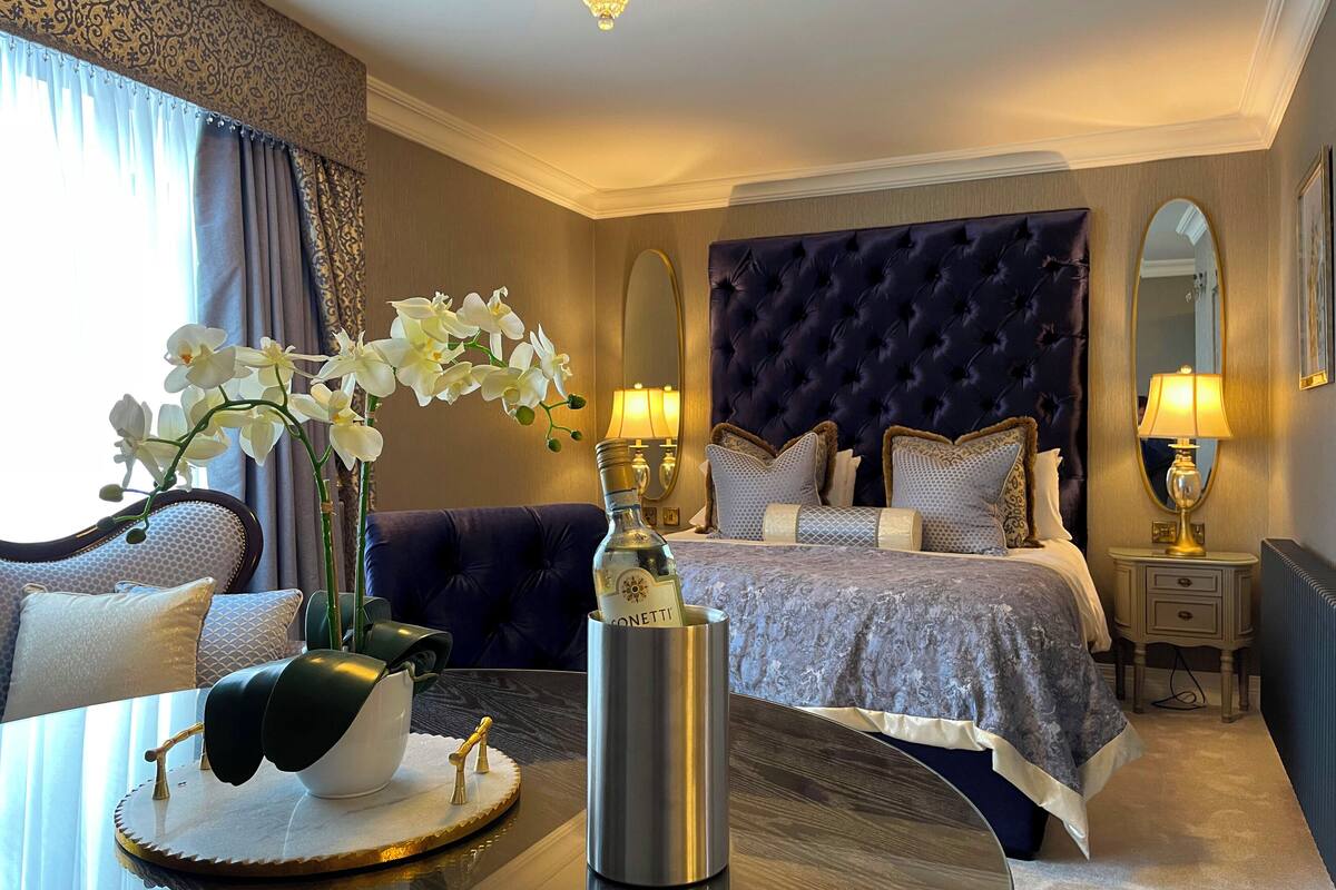 in-room safe, desk, laptop workspace, free wifi