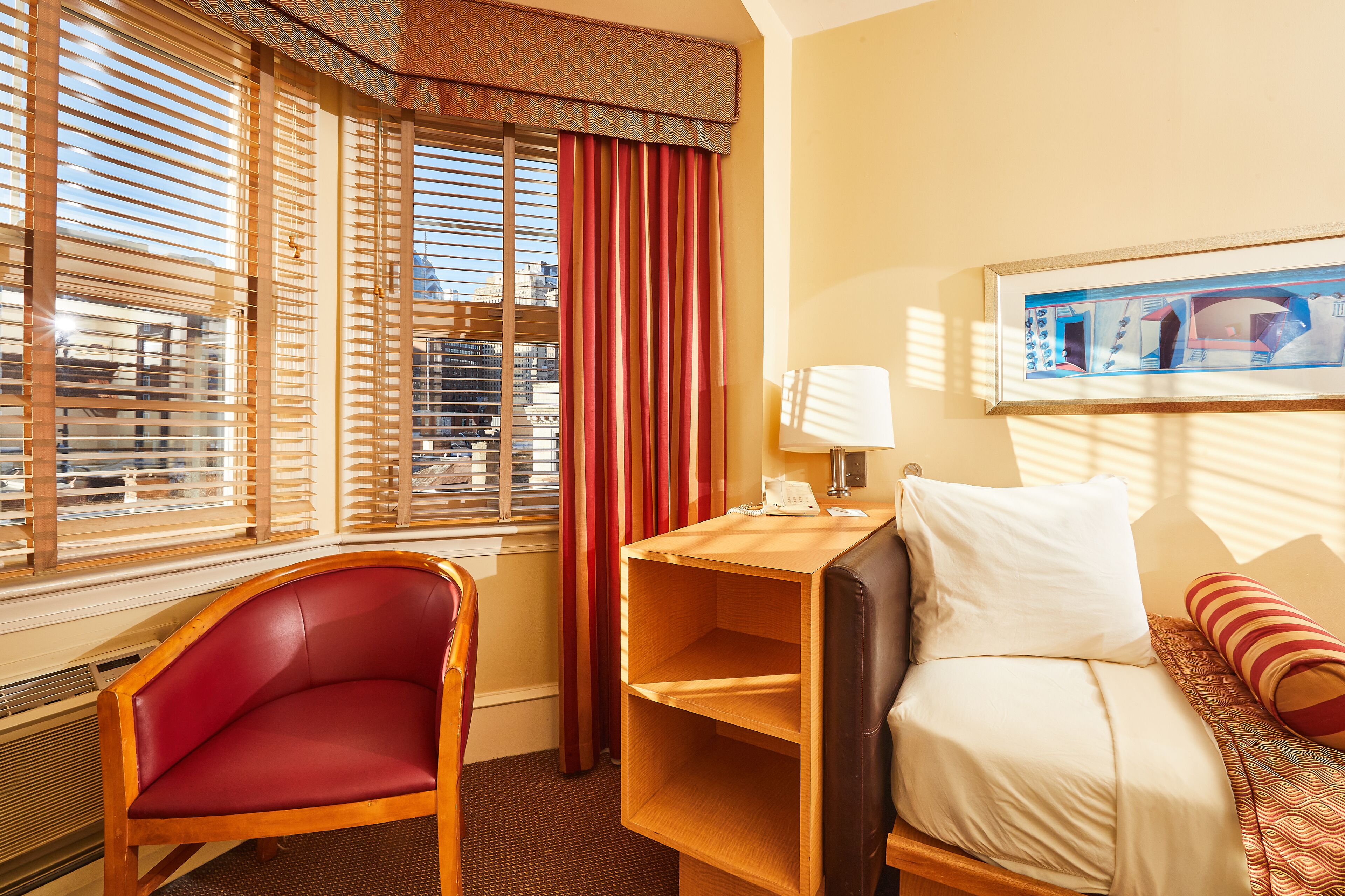 standard single room, 1 single bed, city view | 1 bedroom, in-room safe, desk, iron/ironing board