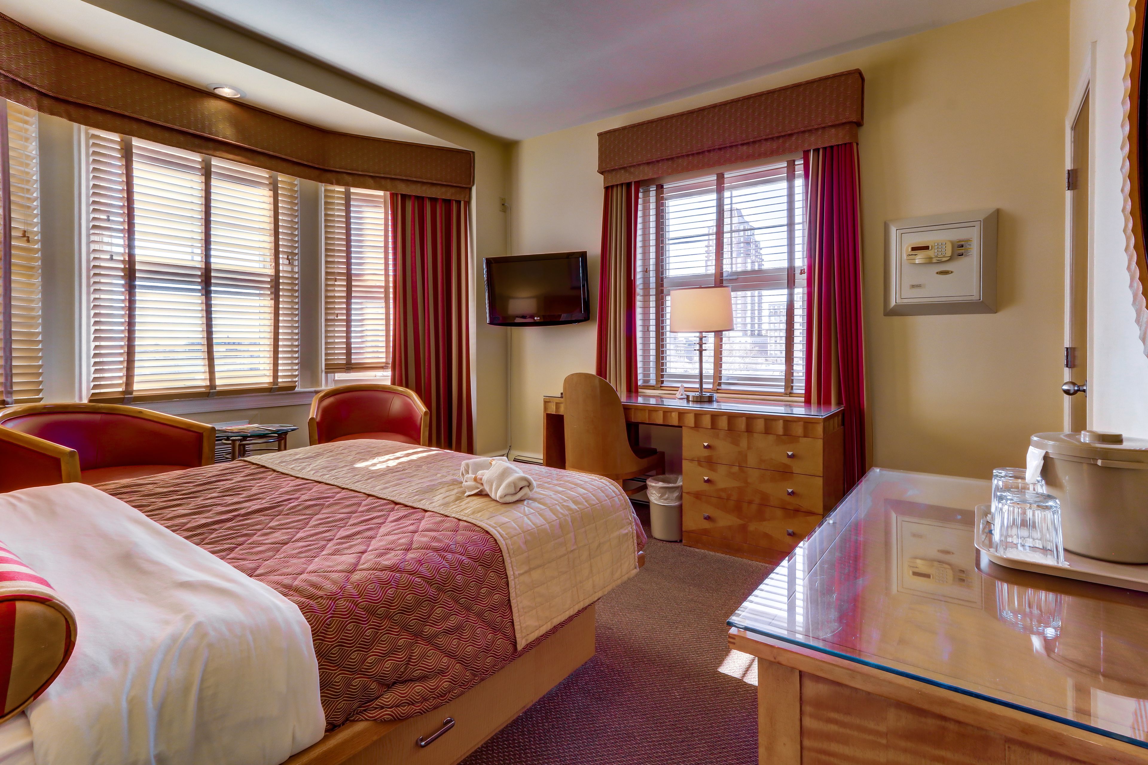 1 bedroom, in-room safe, desk, iron/ironing board