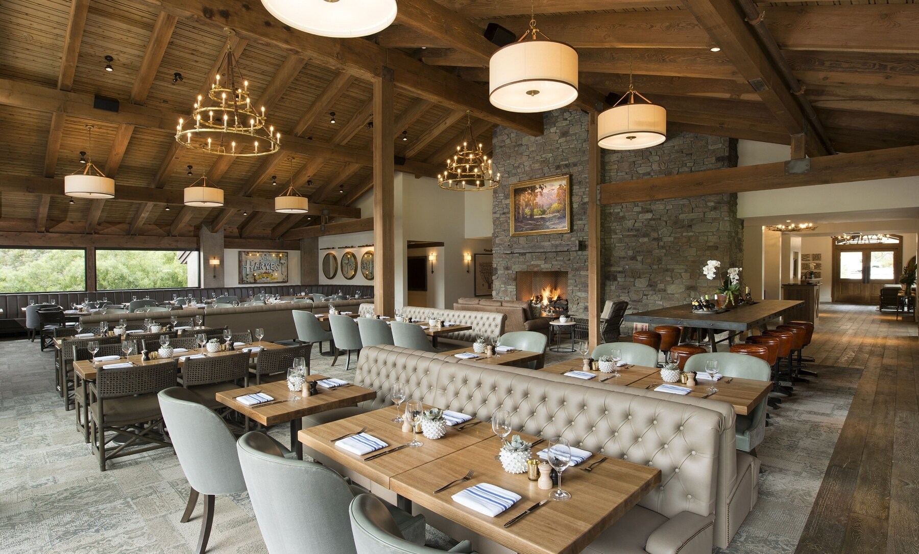 3 restaurants; breakfast, lunch, and dinner served