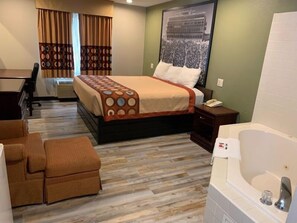 Studio suite, 1 kingsize bed, niet-roken, magnetron | Een bureau, een laptopwerkplek, verduisterende gordijnen