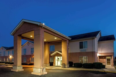 Super 8 by Wyndham Frankfort IN