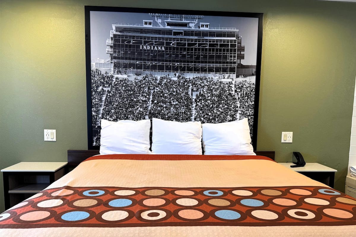 Studio Suite, 1 King Bed, Non Smoking, Microwave | Desk, laptop workspace, blackout curtains, iron/ironing board