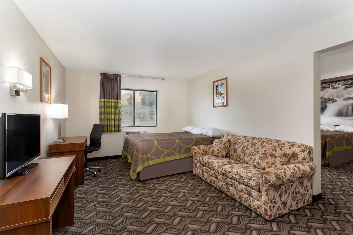 Studio Suite, Multiple Beds, Non Smoking | Blackout drapes, iron/ironing board, free WiFi, bed sheets