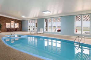 Indoor pool - Super 8 by Wyndham Bethany MO (Bethany)