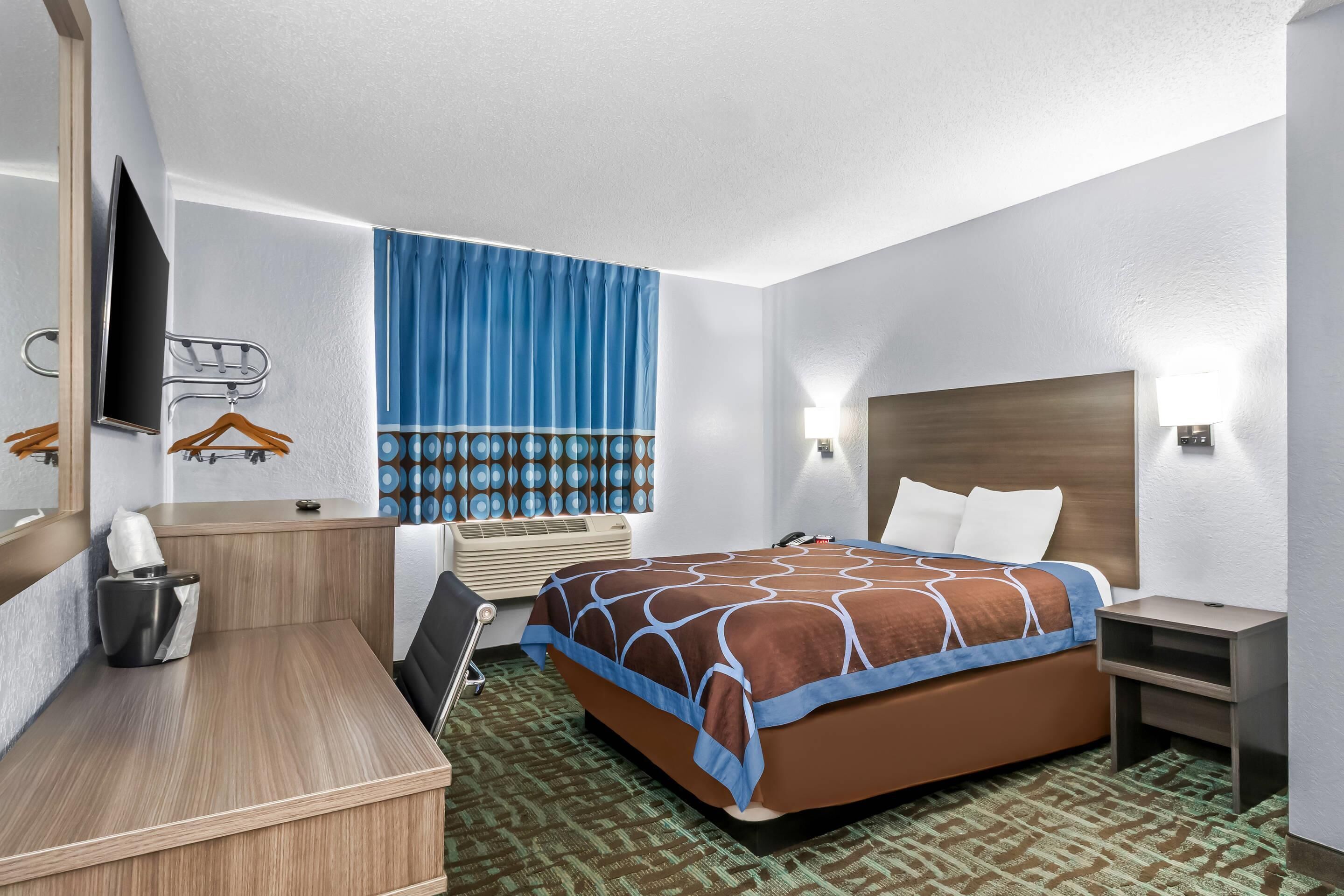 Desk, free cots/infant beds, free WiFi, bed sheets