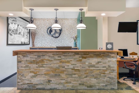 Lobby. Travelodge by Wyndham Loveland/Fort Collins Area