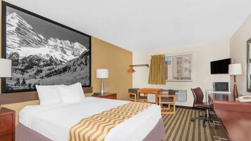 Room, 1 Queen Bed, Non Smoking | Blackout drapes, iron/ironing board, free WiFi, bed sheets