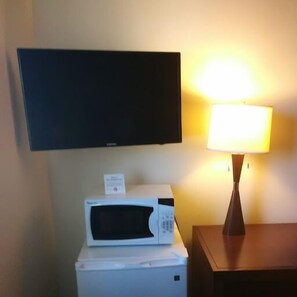 Room, 1 Queen Bed, Accessible, Non Smoking | Room amenity