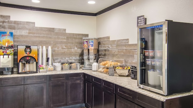 Free daily continental breakfast - Americas Best Value Inn Alliance (Alliance)