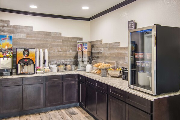 Free daily continental breakfast - Americas Best Value Inn Alliance (Alliance)