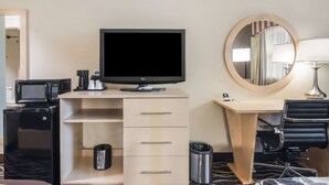 Desk, blackout drapes, iron/ironing board (on request) - Americas Best Value Inn Alliance (Alliance)