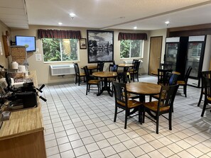 Free daily continental breakfast 