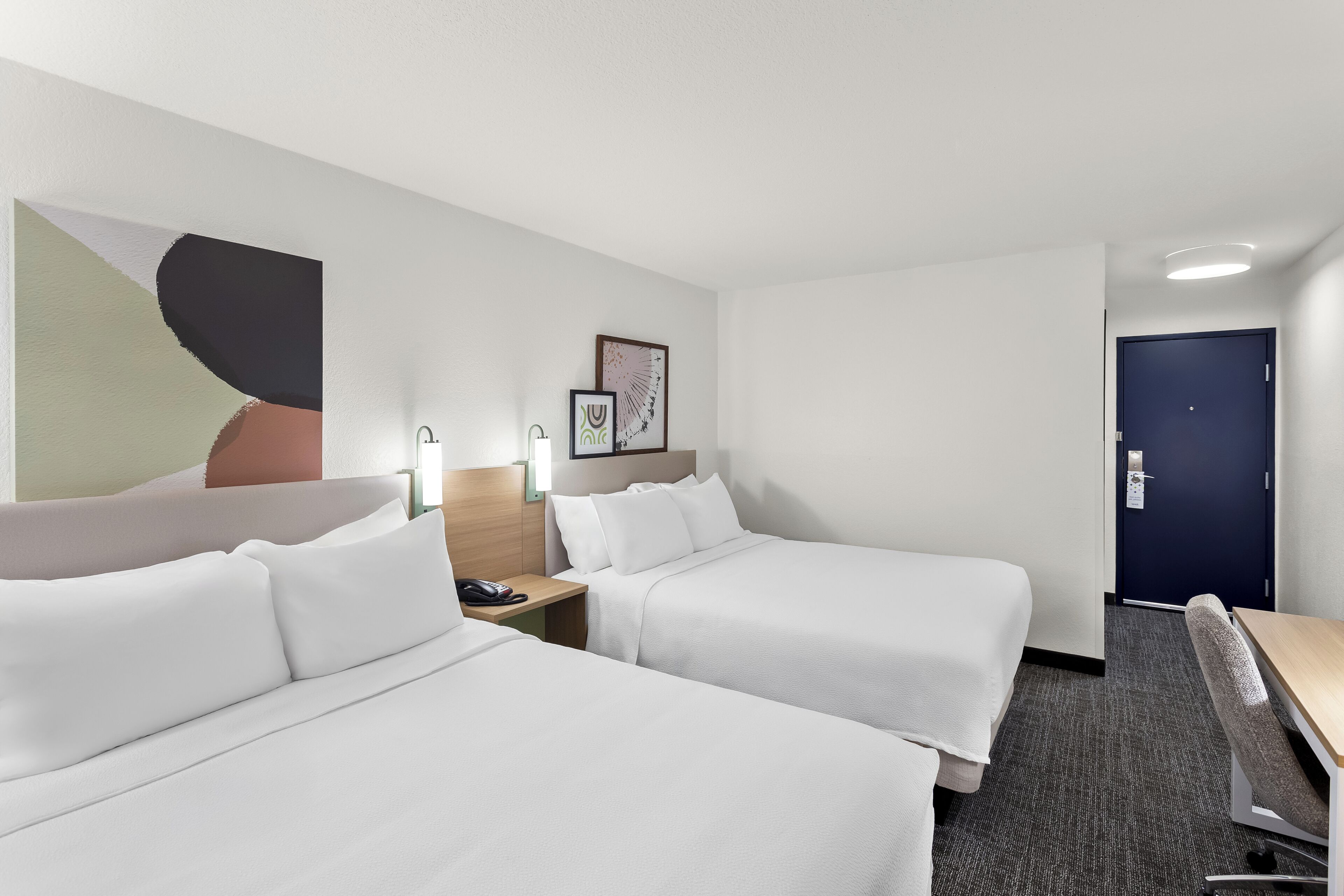 Quarto, 2 camas Queen | Ferros/tábuas de passar roupa, berços grátis, Wi-Fi de cortesia