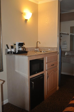 Fridge, microwave