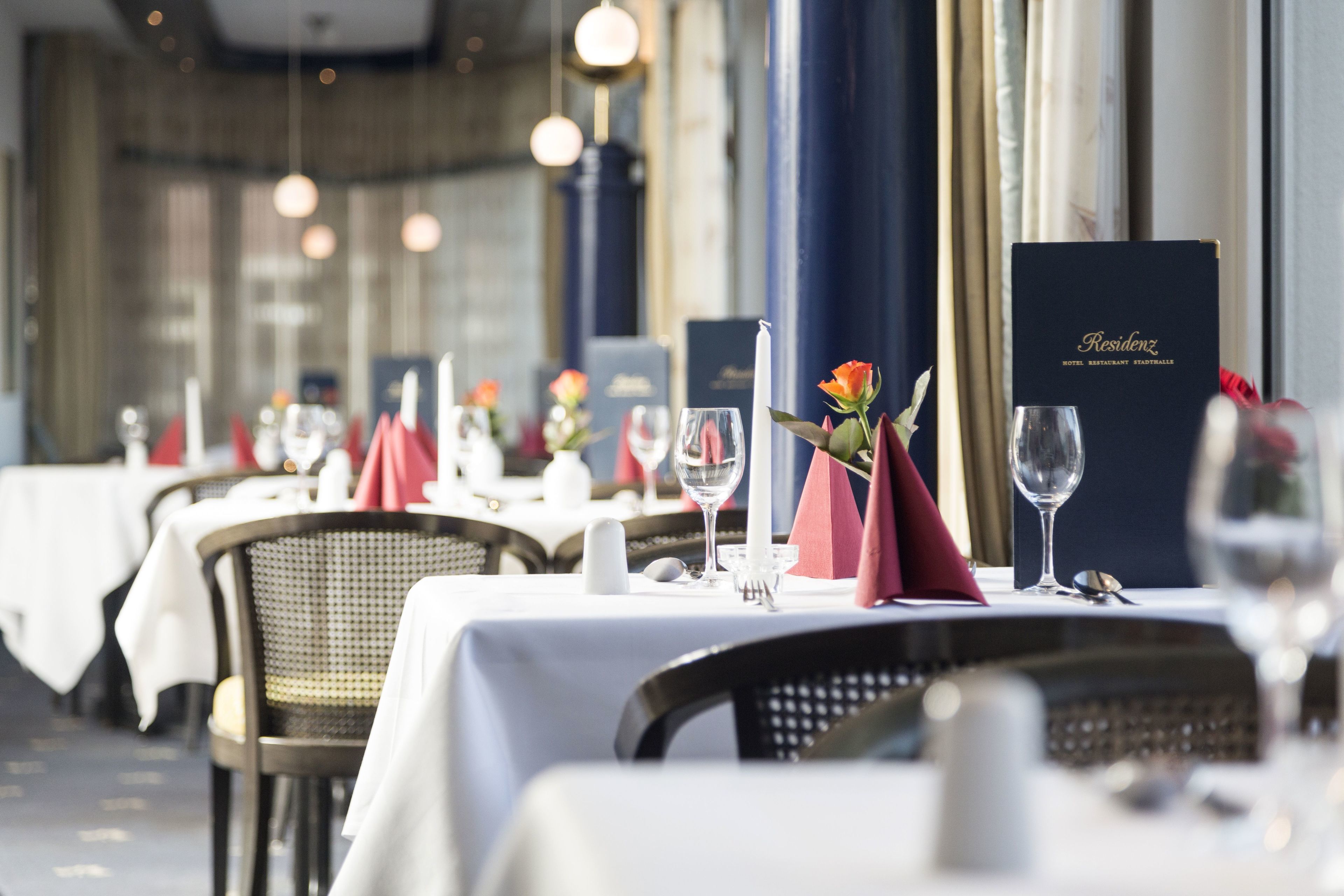 Breakfast, lunch served; local cuisine, alfresco dining 