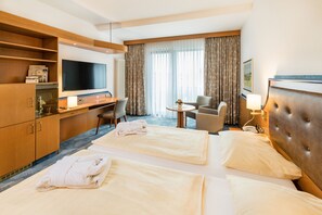 Caja de seguridad en la habitación y escritorio 