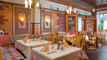 2 Restaurants, Abendessen, internationale Küche