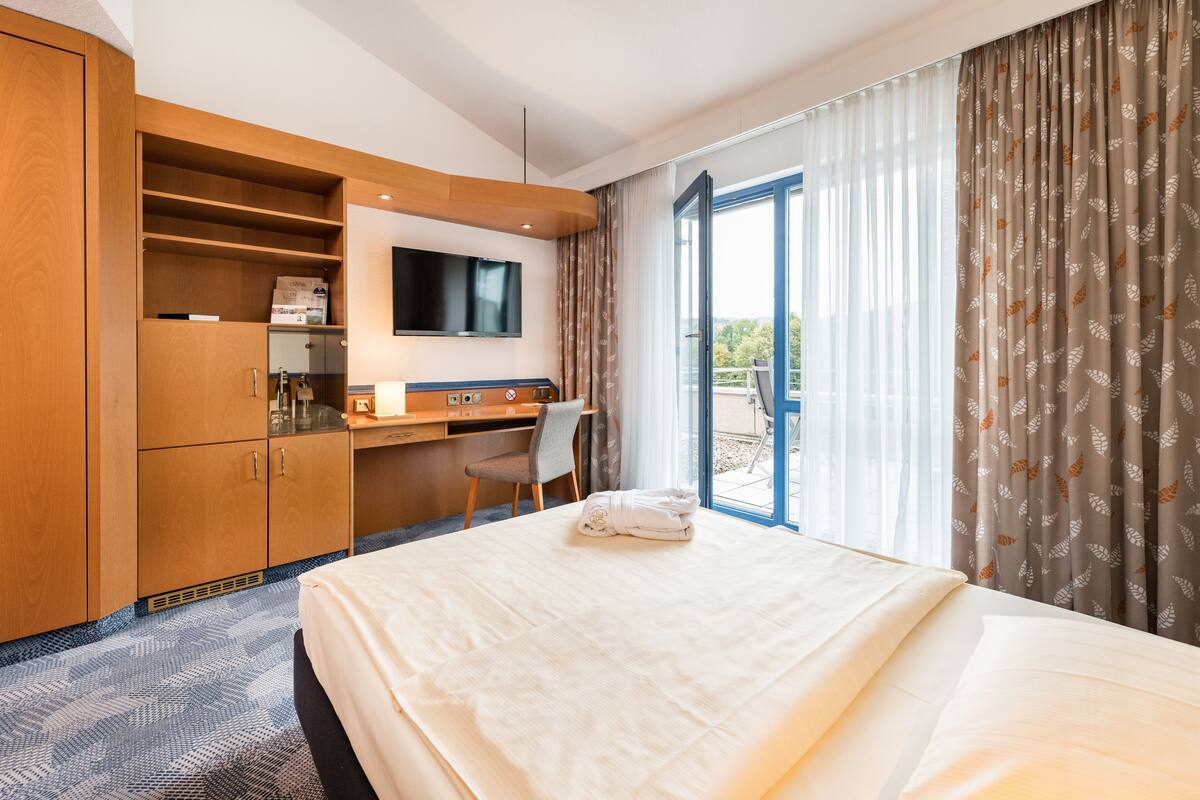 Comfort Single Room | In-room safe, desk, rollaway beds, free WiFi