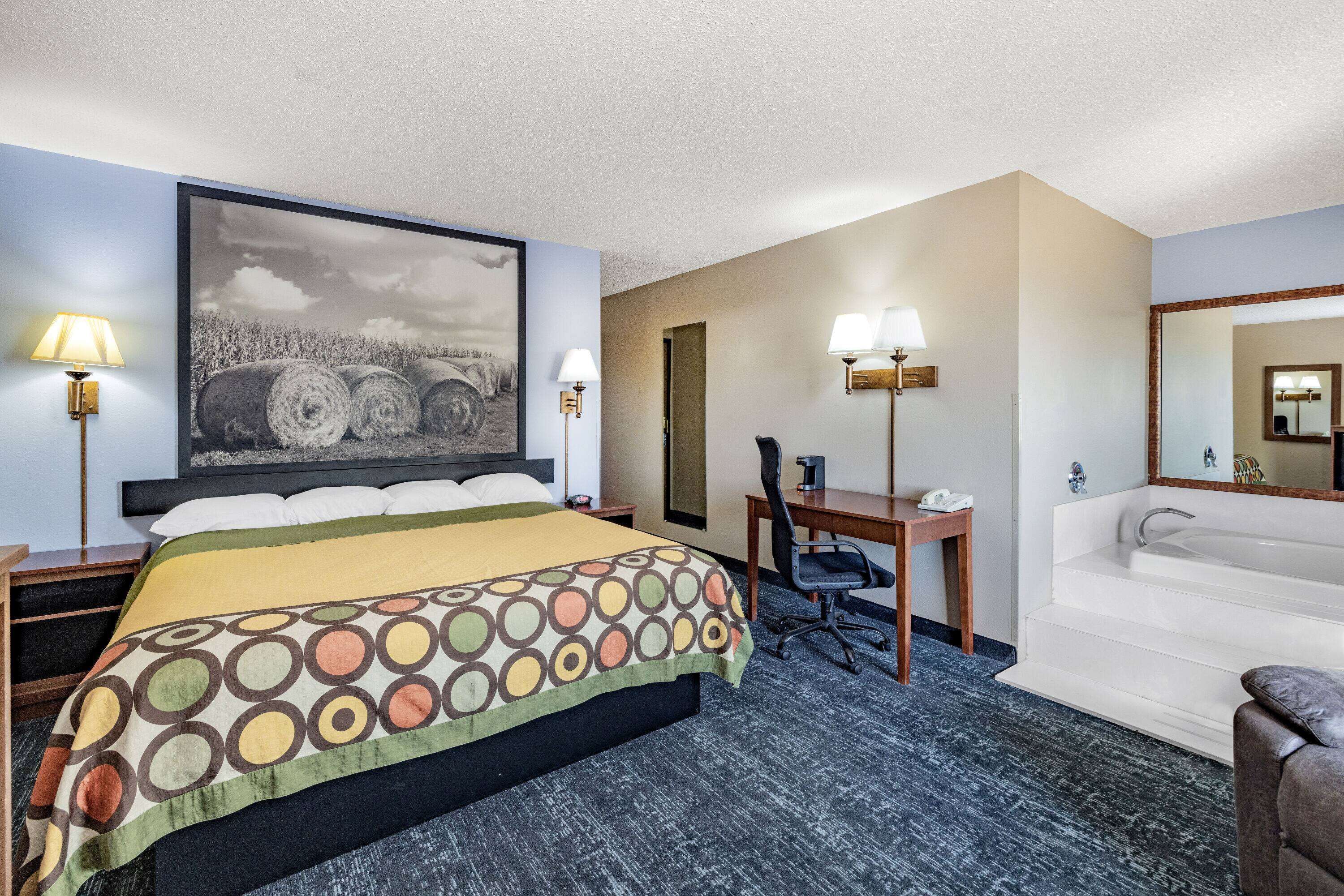 Literie de qualité supérieure, bureau, fer et planche à repasser