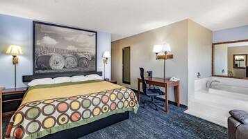 Hochwertige Bettwaren, Schreibtisch, Bügeleisen/Bügelbrett