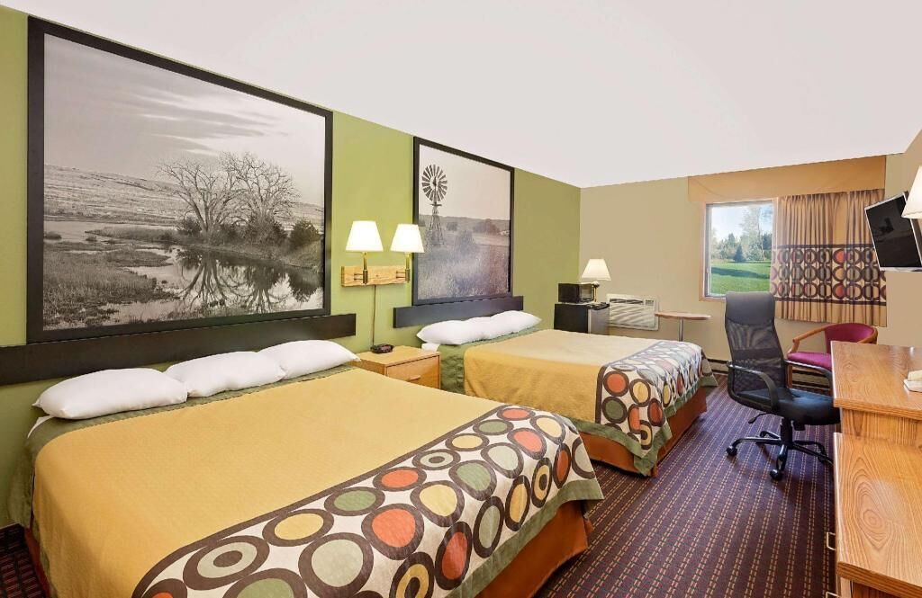 Premium bedding, desk, iron/ironing board, free cribs/infant beds