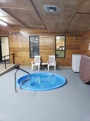 Indoor spa tub