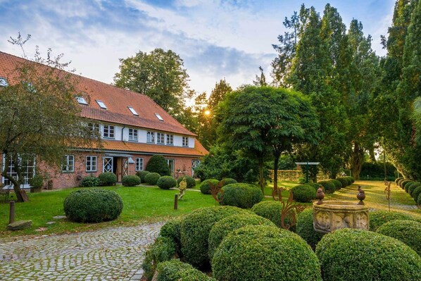 Exterior - Romantik Hotel Friederikenhof Restaurant & Spa (Lübeck)
