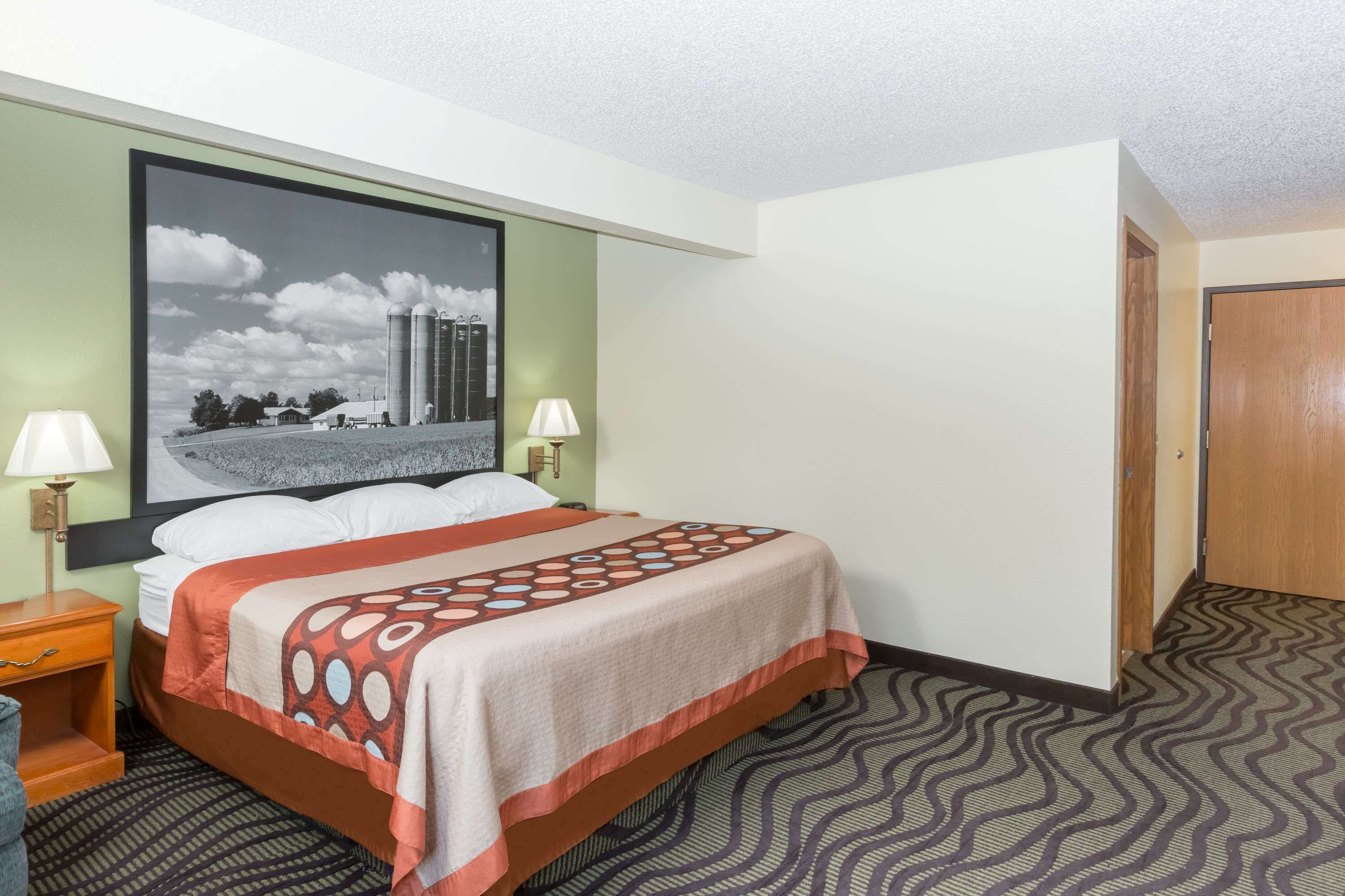 デスク、アイロン / アイロン台、ベビーベッド、可動式ベッド