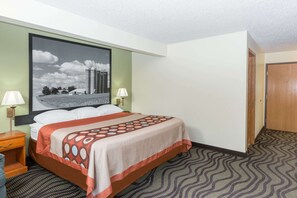 Desk, iron/ironing board, cribs/infant beds, rollaway beds - Super 8 by Wyndham Newton (Newton)