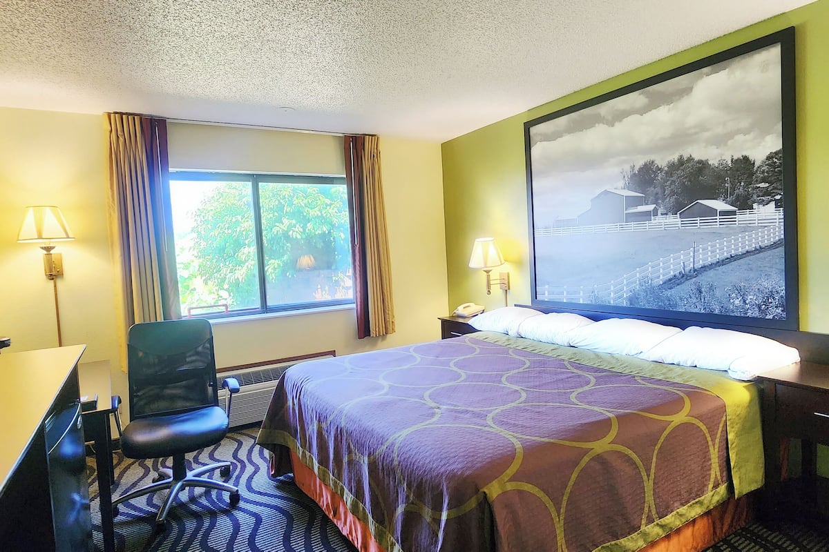 Chambre Standard, 1 très grand lit, accessible aux personnes à mobilité réduite | Bureau, fer et planche à repasser, lit de bébé (supplément)