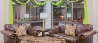 Super 8 by Wyndham Toledo