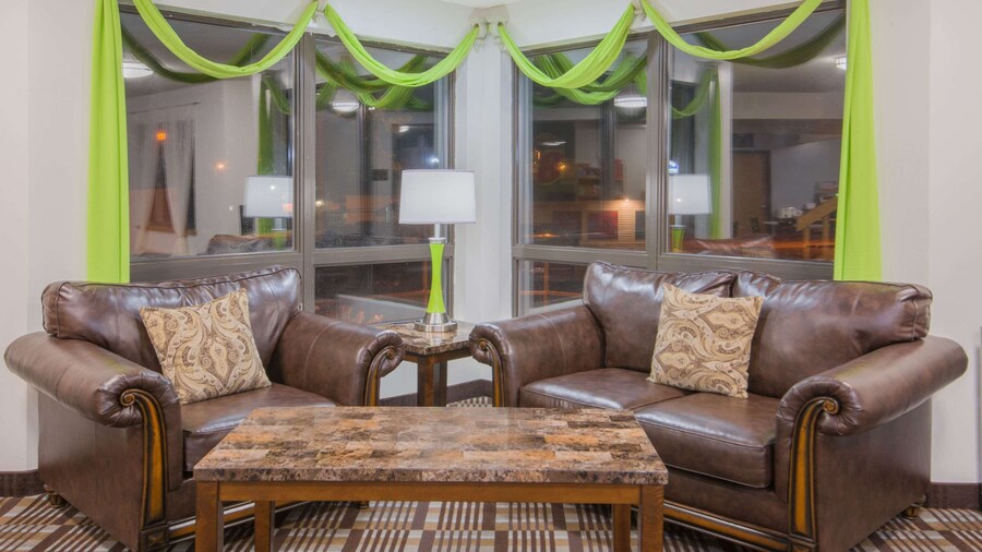 Super 8 by Wyndham Toledo