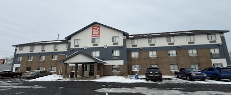 Exterior. Red Roof Inn & Suites Hammond, IN