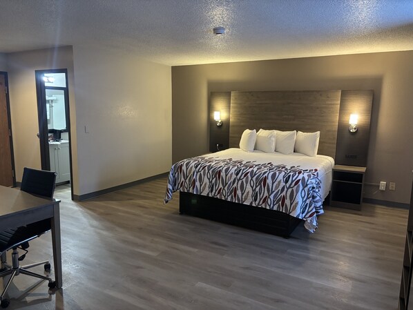 Suite, 1 King Bed, Non Smoking - Red Roof Inn & Suites Hammond, IN (Hammond)