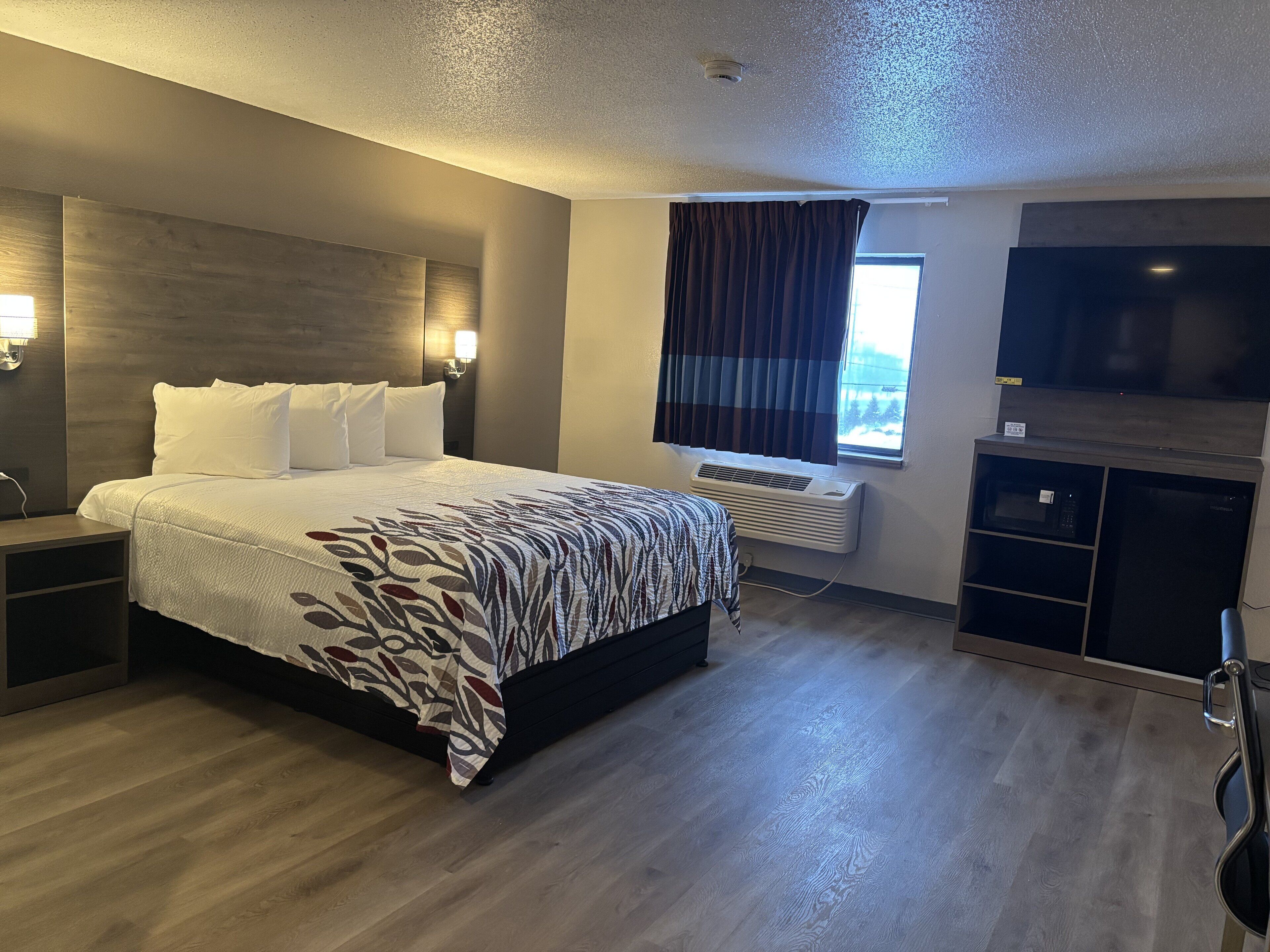 Bureau, espace de travail pour ordinateur portable, rideaux occultants