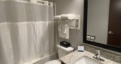 Quality Inn & Suites Hammond Near I-8090