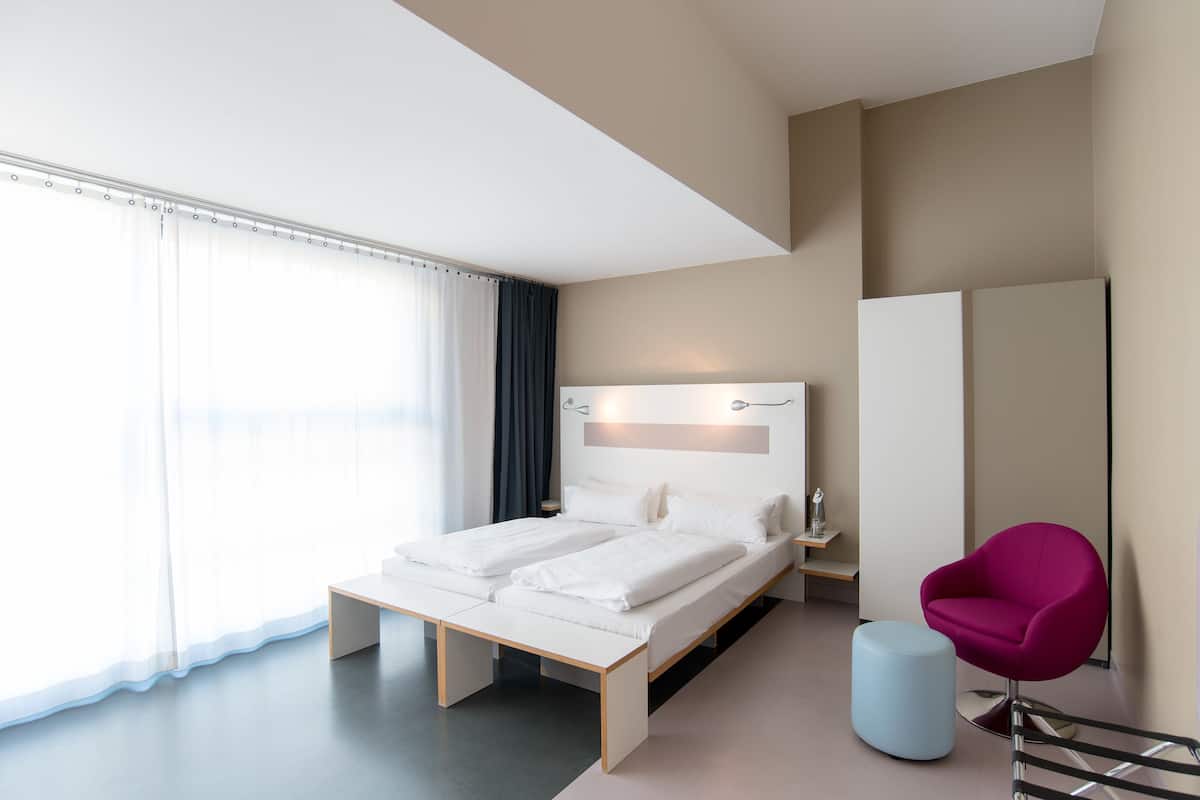  Accessible Double Room | Hypo-allergenic bedding, in-room safe, desk, soundproofing
