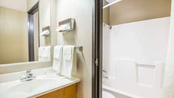 Badewanne und Dusche (separat), Handtücher